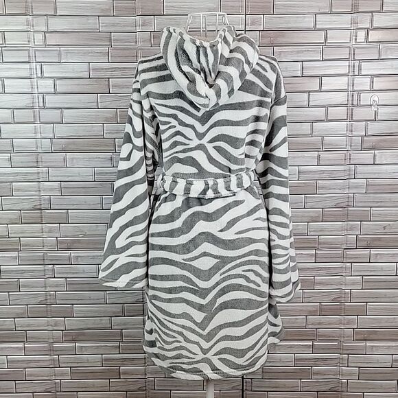 Tarea by Rue21 zebra plush robe One Size - Picture 7 of 11